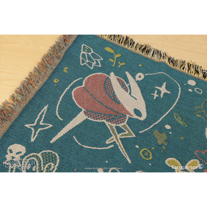 Аксессуары: Плед Hollow Knight (Cozy Critters Throw Blanket) от Fangamer в магазине GameBuy, номер фото: 1