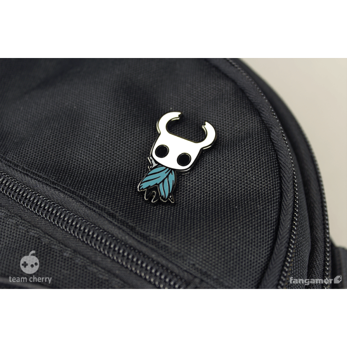 Аксесуари: Пін Hollow Knight (The Knight Lapel Pin) від Fangamer у магазині GameBuy, номер фото: 1