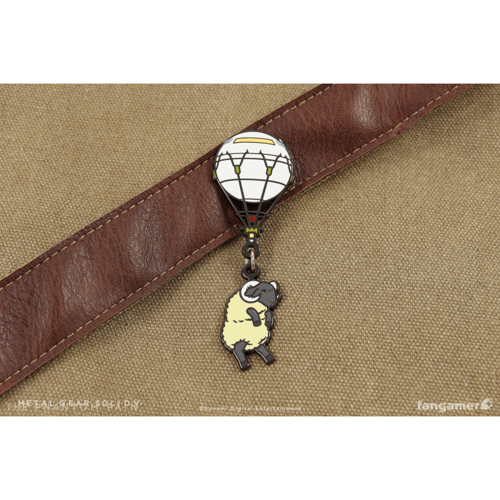 Аксессуары: Пин Metal Gear Solid (Fulton Dangling Sheep Pin) от Fangamer в магазине GameBuy, номер фото: 2