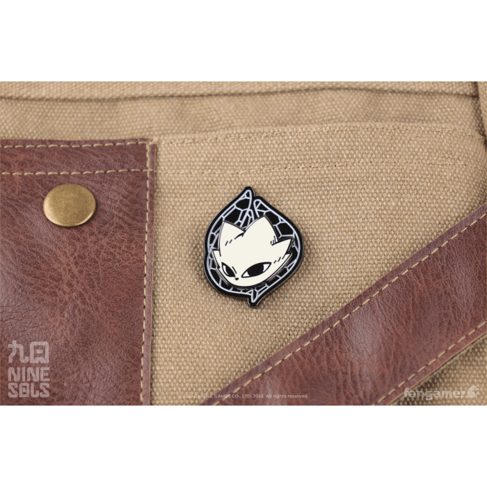 Аксессуары: Пин Nine Sols (Yi Pin) от Fangamer в магазине GameBuy, номер фото: 3