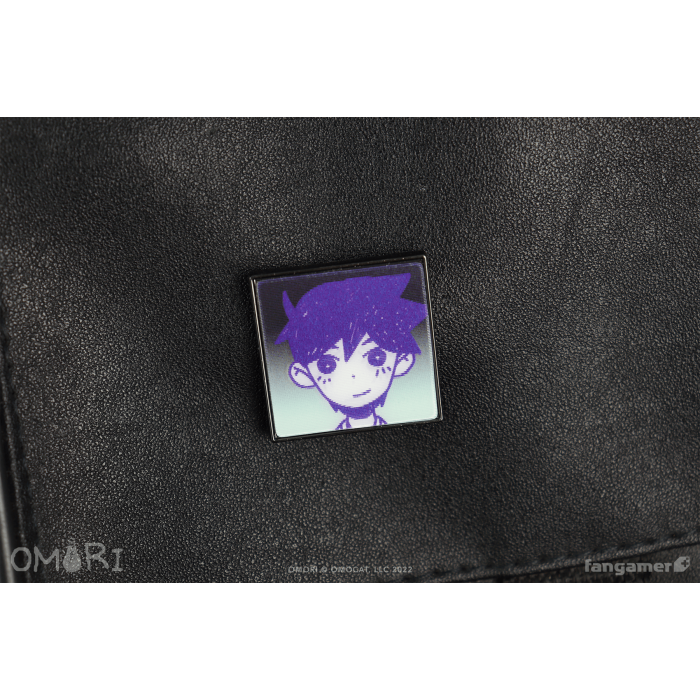 Аксесуари: Пін OMORI (Sad Hero Lenticular Pin) від Fangamer у магазині GameBuy, номер фото: 1
