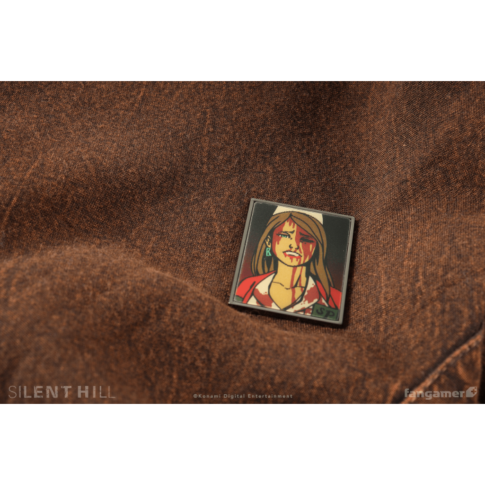 Аксесуари: Пін Silent Hill (Bloody Lisa Lenticular Pin) від Fangamer у магазині GameBuy, номер фото: 3