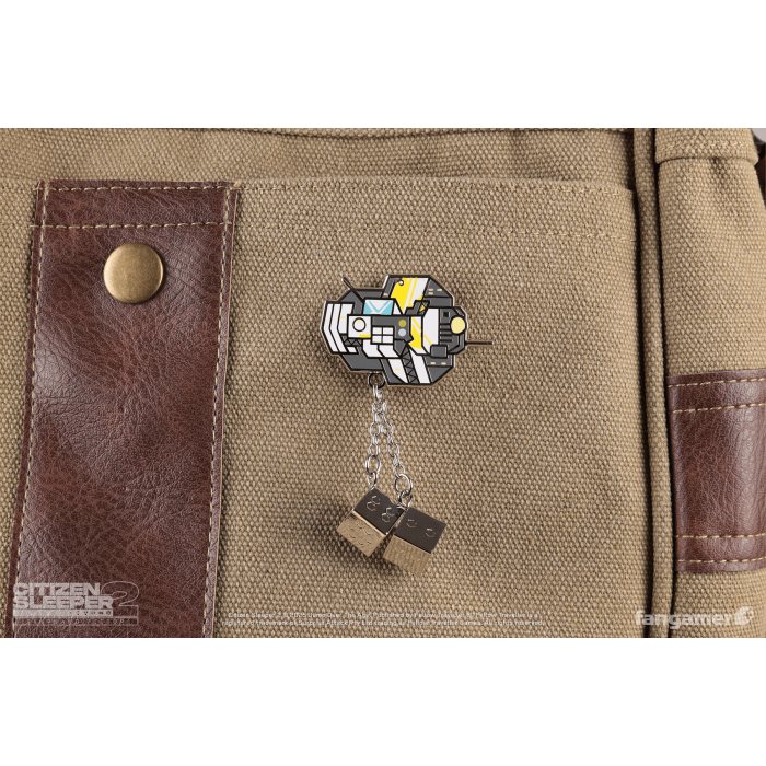 Аксесуари: Пін Citizen Sleeper 2 (The Rig Hanging Dice Pin) від Fangamer у магазині GameBuy, номер фото: 3