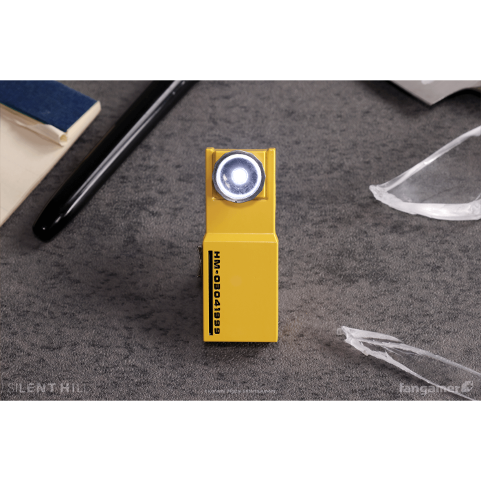 Аксессуары: Пин Silent Hill (Harry's Flashlight LED Pin) от Fangamer в магазине GameBuy, номер фото: 3