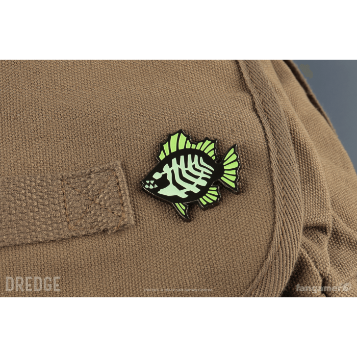 Аксессуары: Пин DREDGE (Voltaic Grouper Glow-in-the-Dark Pin) от Fangamer в магазине GameBuy, номер фото: 3