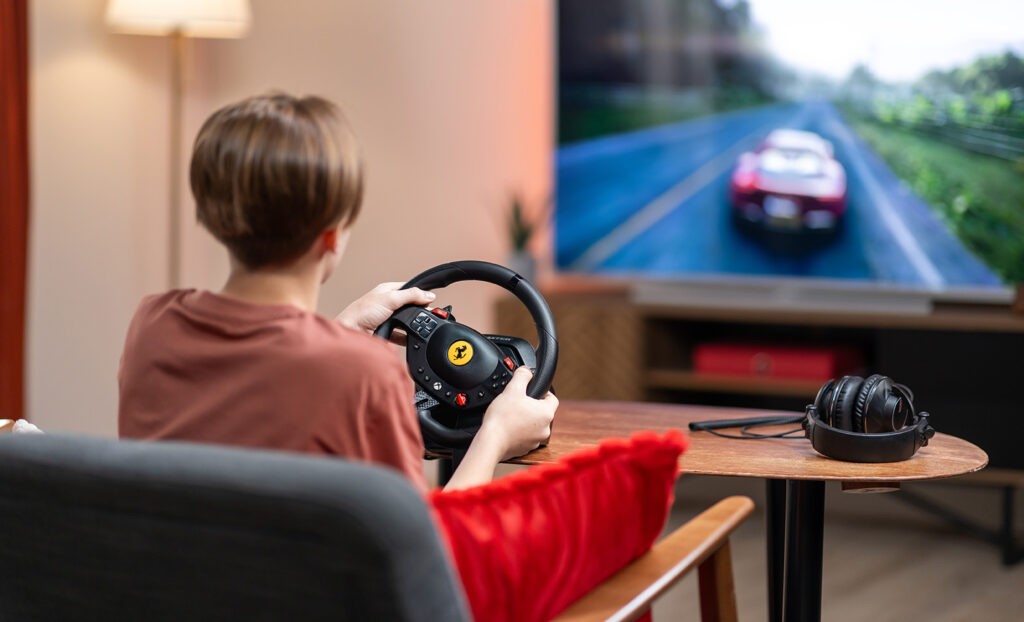 Две педали Thrustmaster T98 Ferrari 296 GTS.
