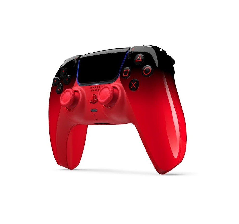 Контроллер DualSense Techno Red в ракурсе три четверти.